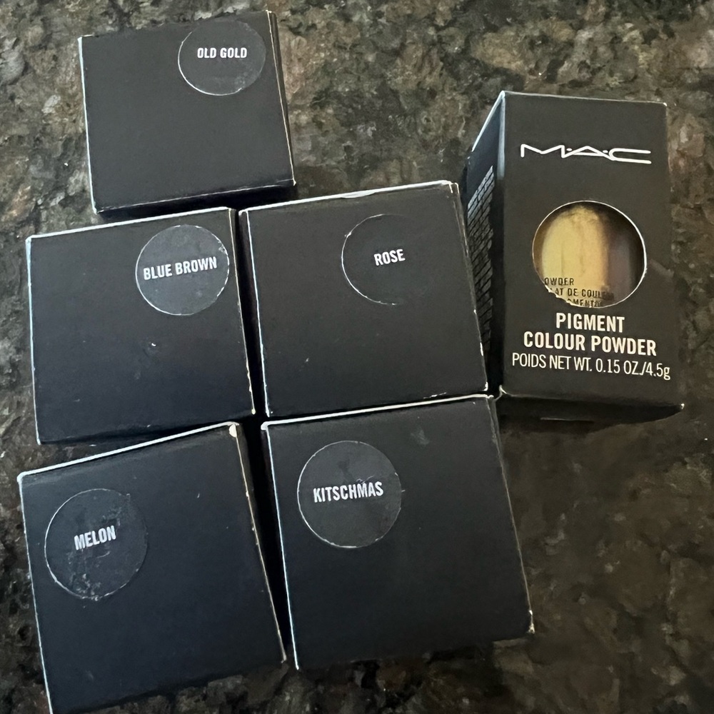 BNWOT MAC Pigment Colour Powder (Choose One)
